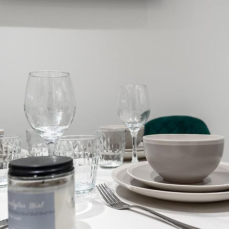Beautiful Flat Near Central London - Entire Flat - Equipped Kitchen - Private Bathroom المظهر الخارجي الصورة