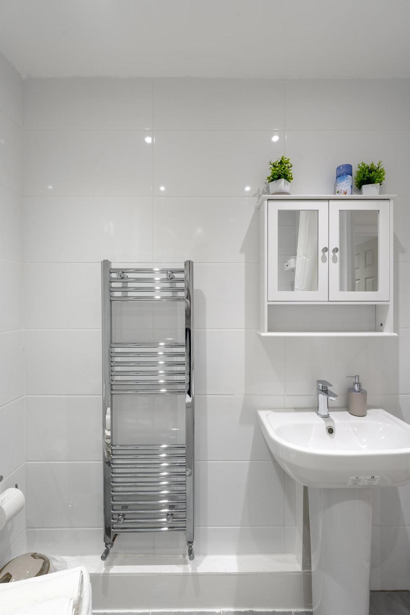 Beautiful Flat Near Central London - Entire Flat - Equipped Kitchen - Private Bathroom المظهر الخارجي الصورة