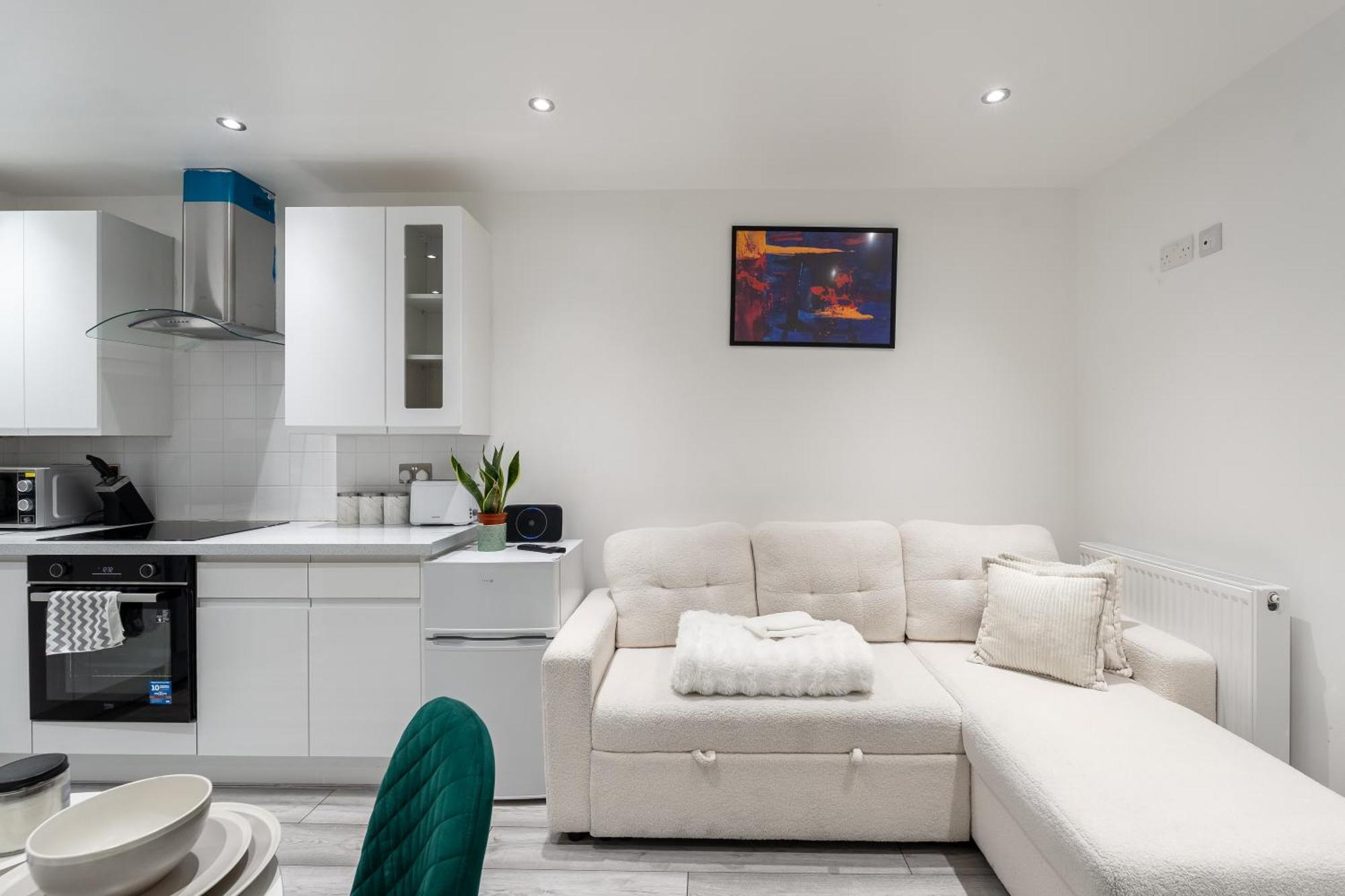 Beautiful Flat Near Central London - Entire Flat - Equipped Kitchen - Private Bathroom المظهر الخارجي الصورة