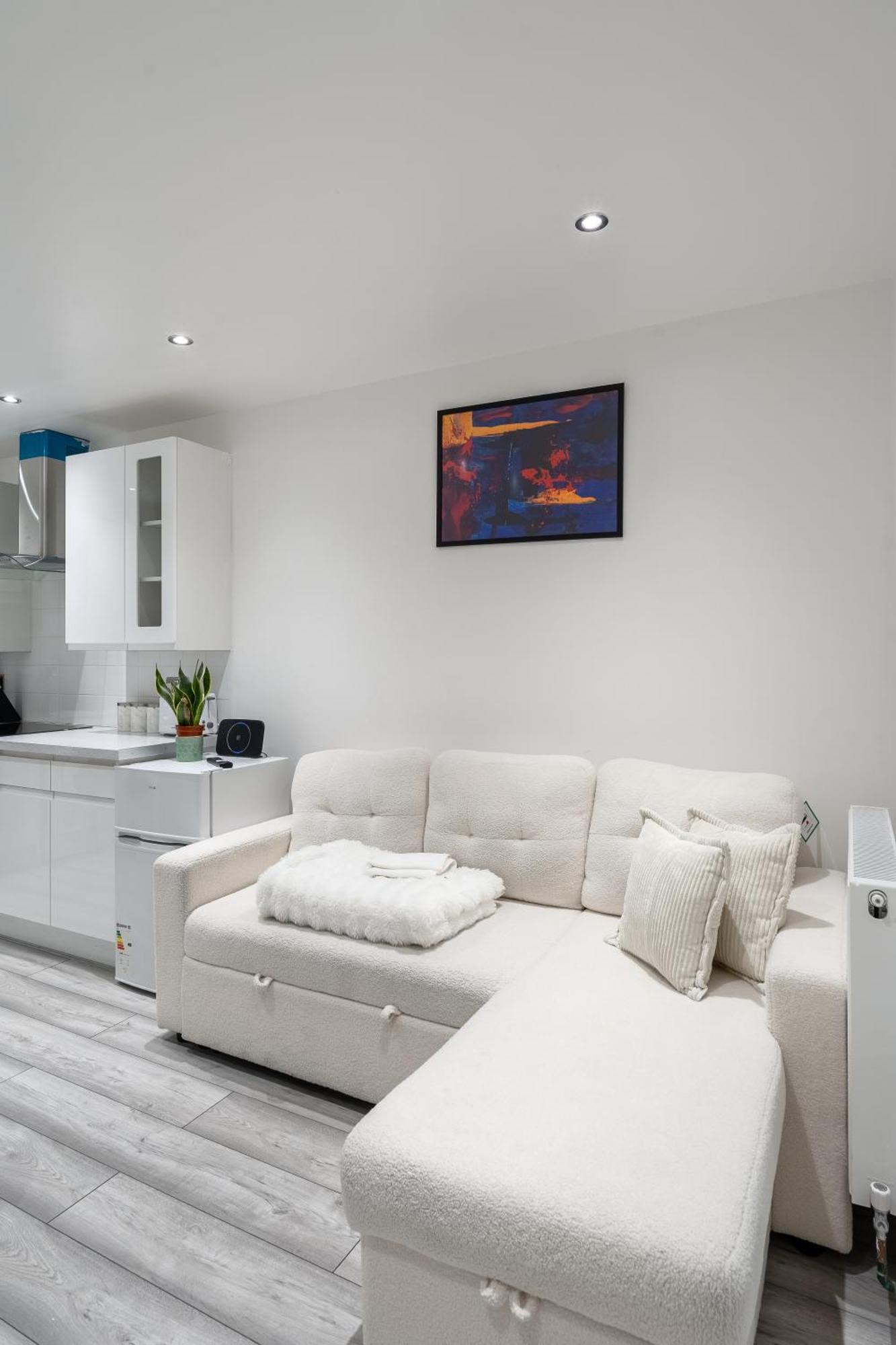 Beautiful Flat Near Central London - Entire Flat - Equipped Kitchen - Private Bathroom المظهر الخارجي الصورة