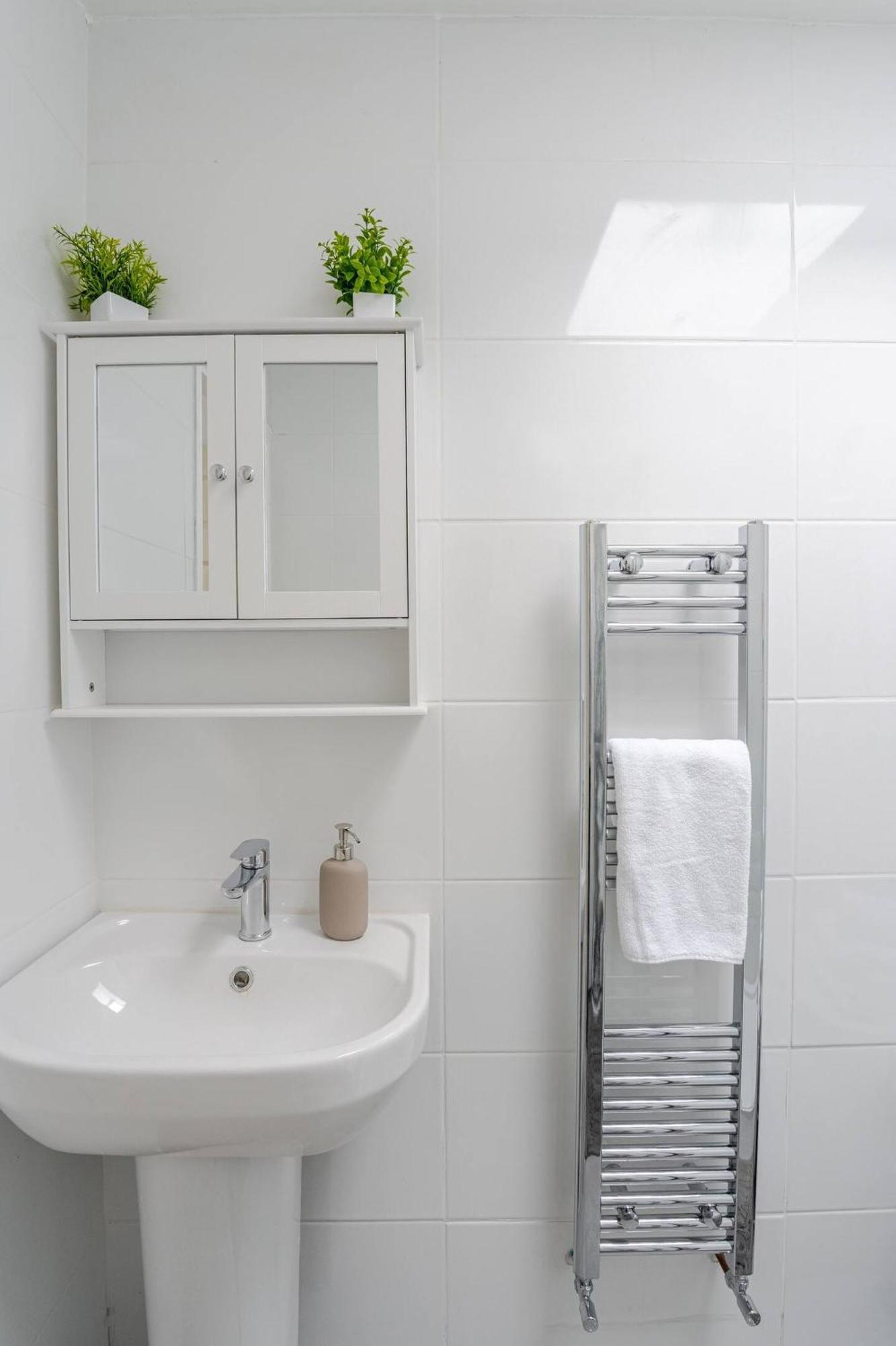 Beautiful Flat Near Central London - Entire Flat - Equipped Kitchen - Private Bathroom المظهر الخارجي الصورة