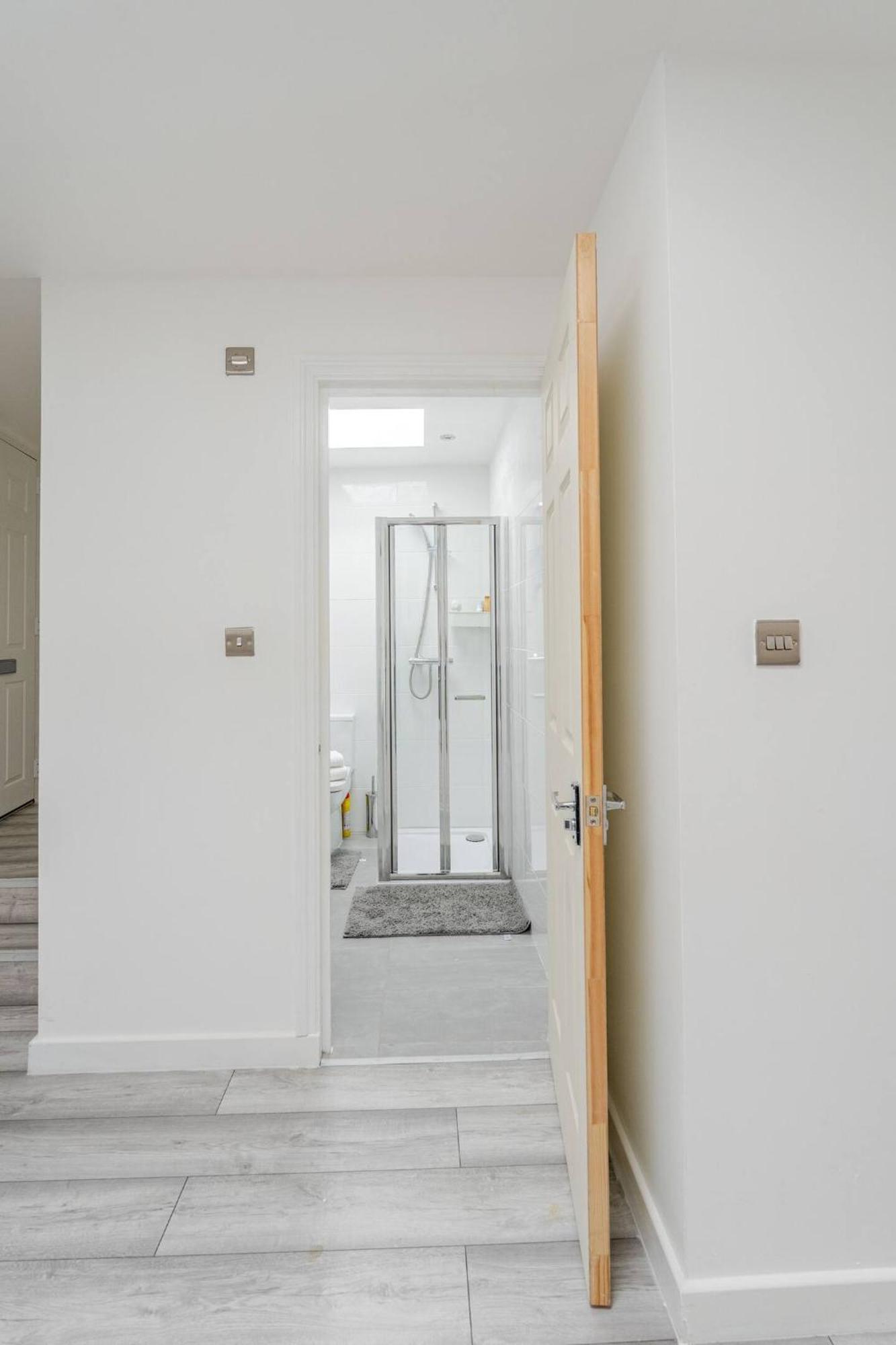 Beautiful Flat Near Central London - Entire Flat - Equipped Kitchen - Private Bathroom المظهر الخارجي الصورة