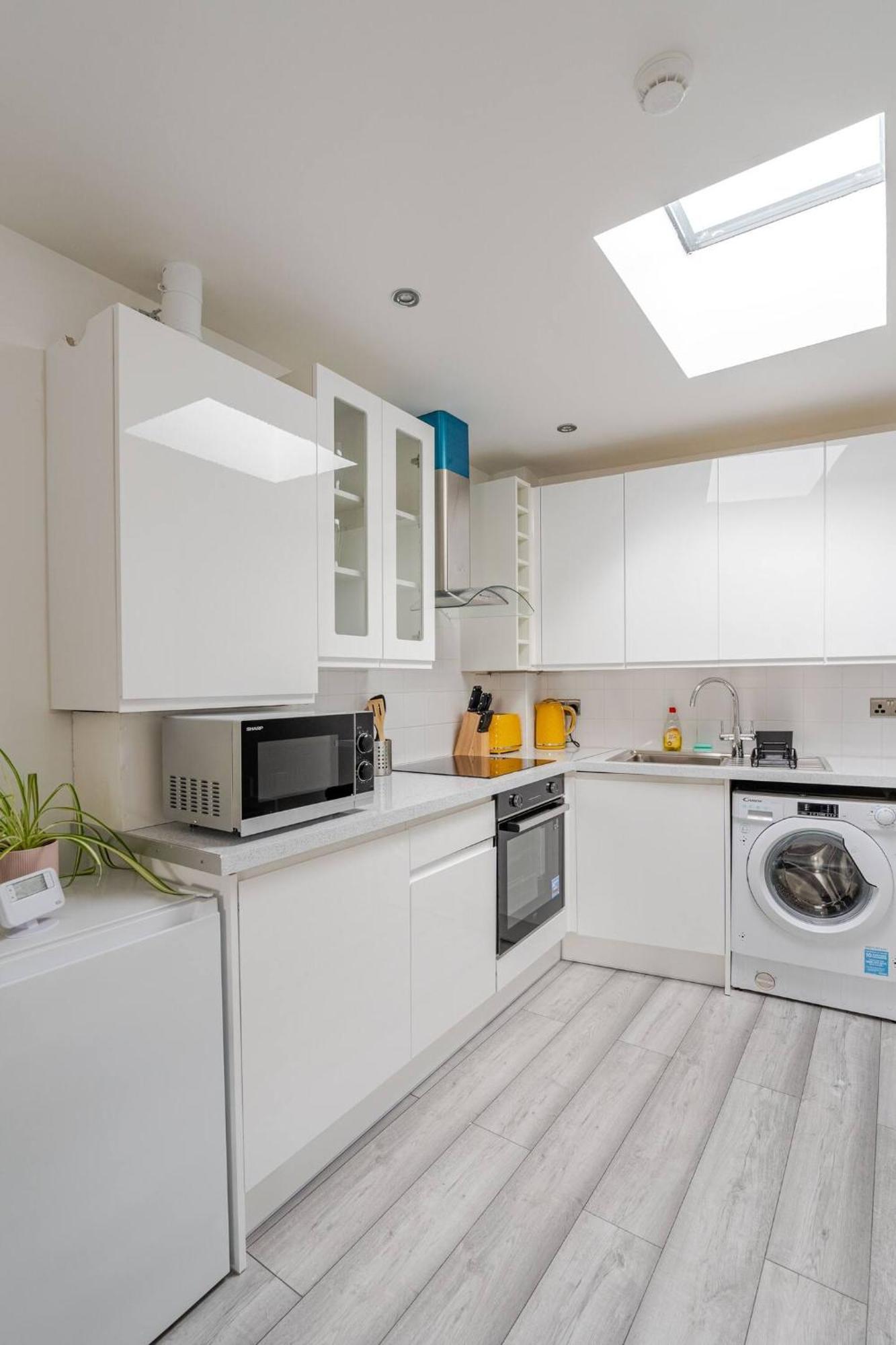 Beautiful Flat Near Central London - Entire Flat - Equipped Kitchen - Private Bathroom المظهر الخارجي الصورة